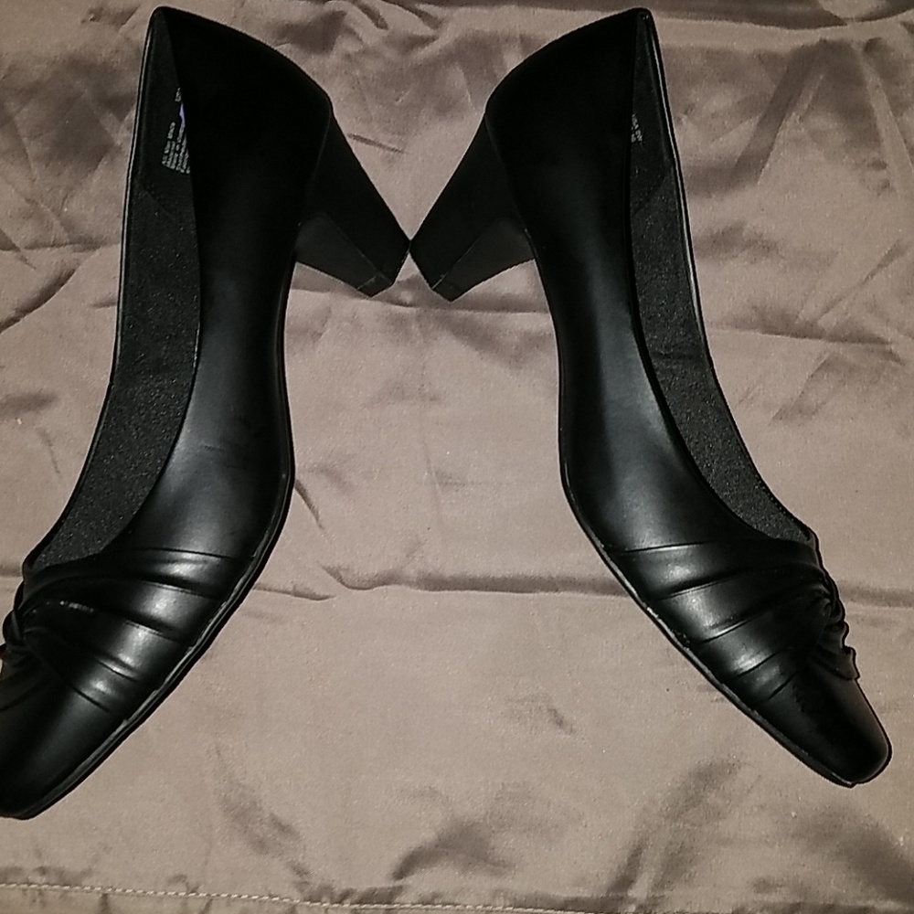 Woman's black heels - Picture 7 of 8
